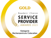 Goldener, kreisförmig umrandeter Siegel, auf dem der Sieger „Service Provider" der Awards 2023 steht